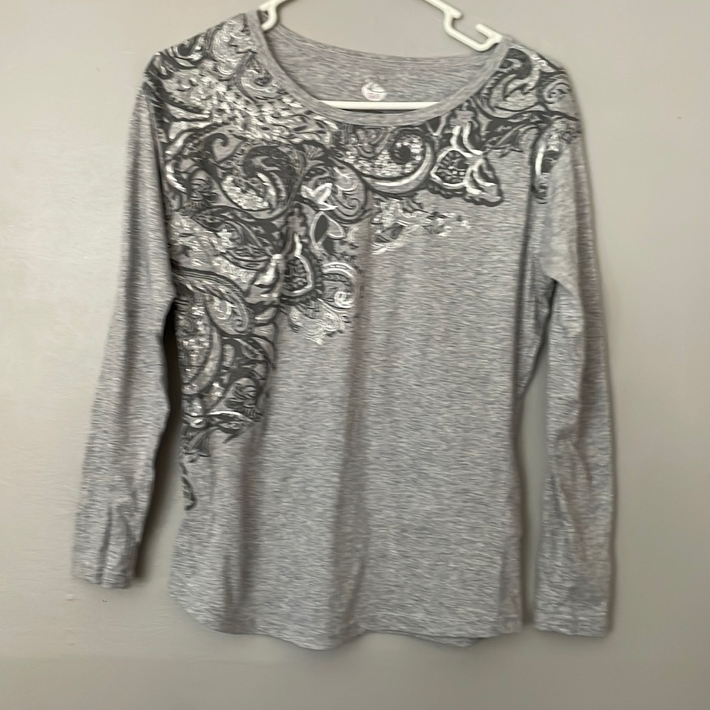GVS Clariet long sleeve gray and silver T-shirt in like new condition. Small.